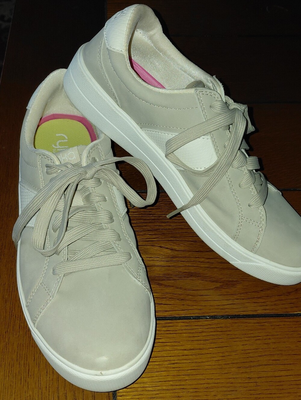 Ryka Women’s Viv classic sneaker, sz 9, EUC